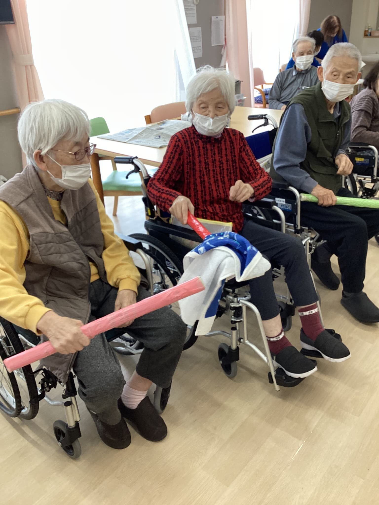 「アースケア前橋　朝倉の里」体操＆物渡しゲーム